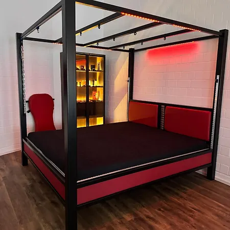 Red Silence - Premium - Fsk18 Lägenhet
