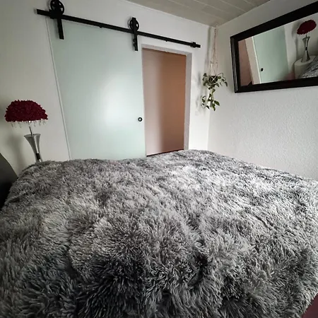 Red Silence - Premium - Fsk18 Lägenhet